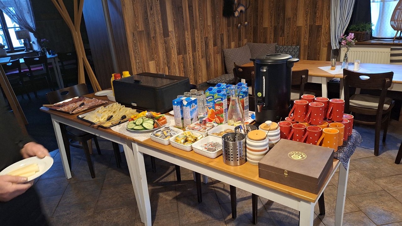 IMG-6ce05a1f63e94496828f9511cae0afcd-V